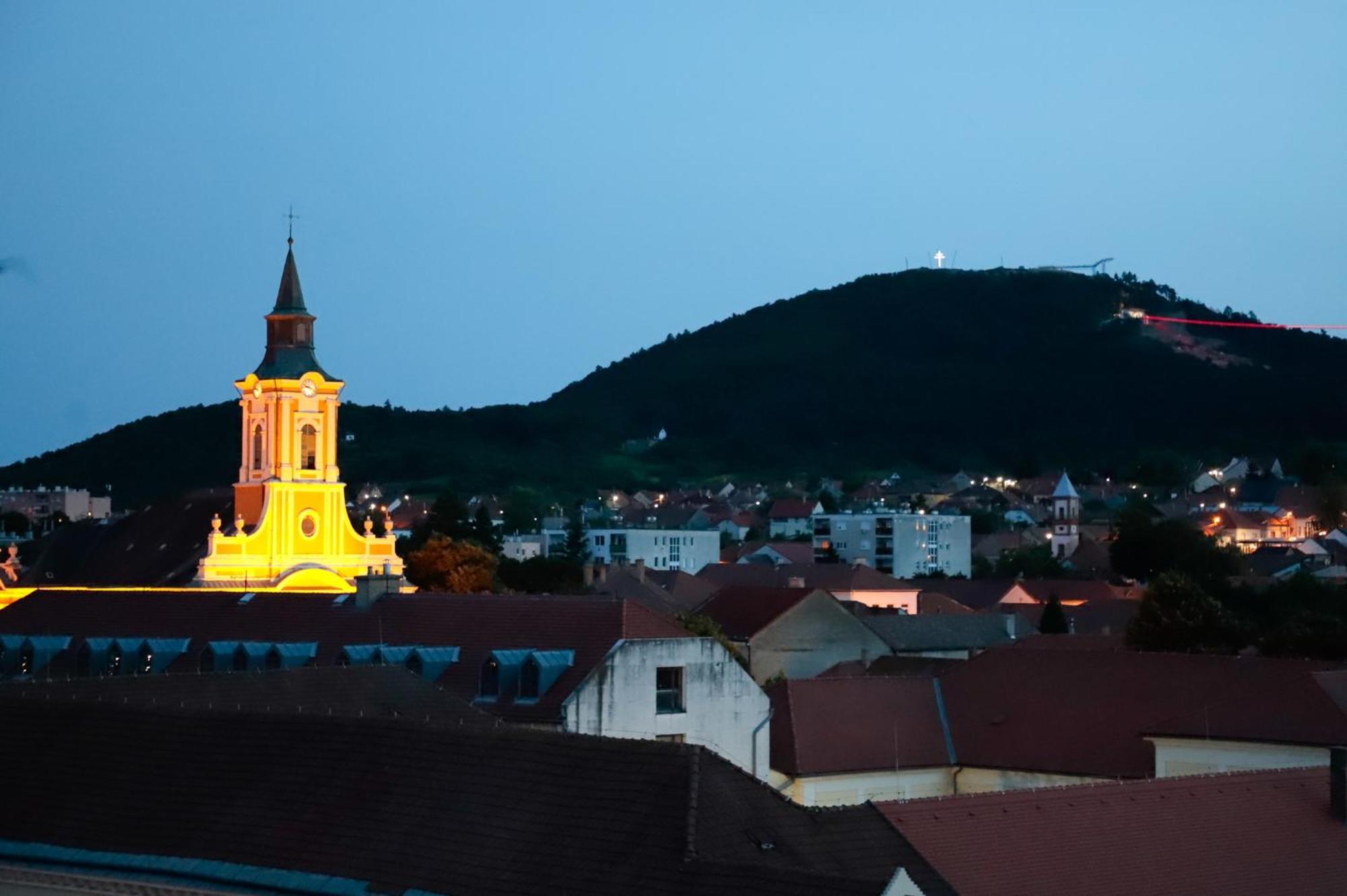 Ueveghid Apartman Sátoraljaújhely 外观 照片